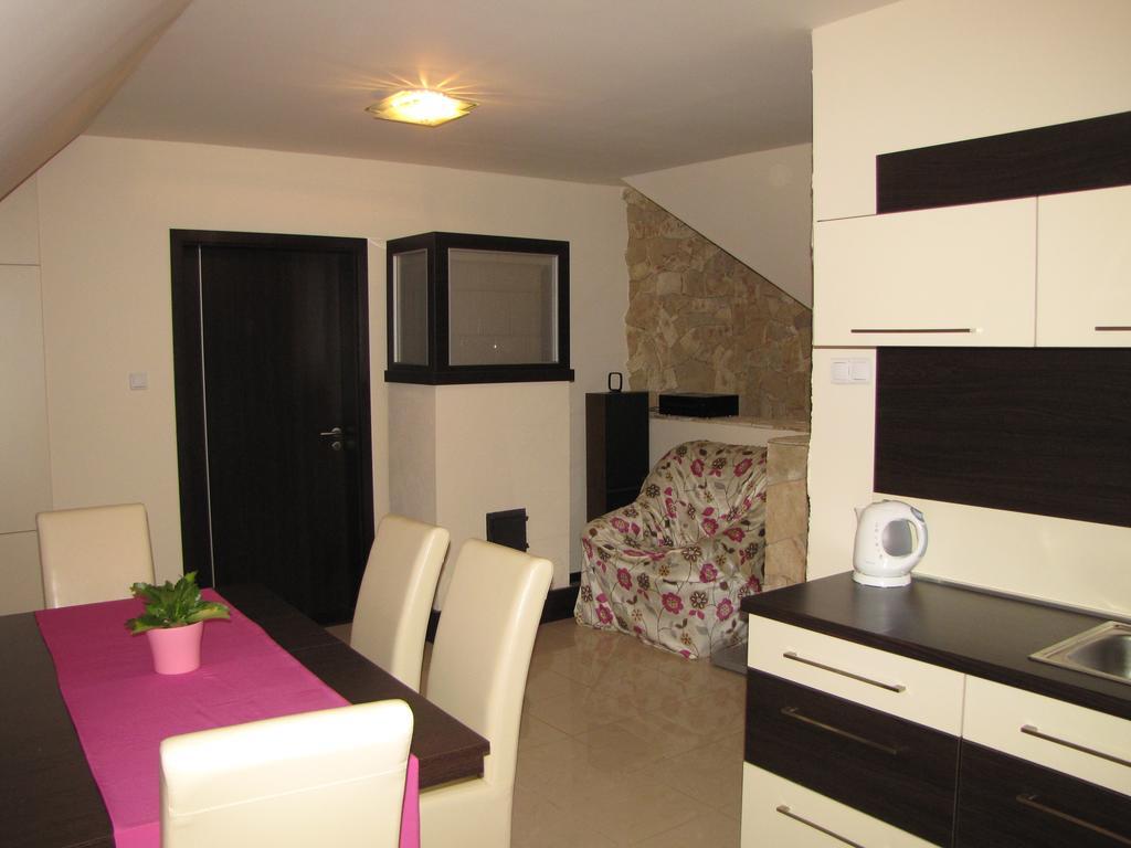 Oazis Apartmanhaz Hajdúszoboszló Rom bilde
